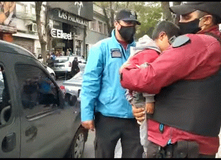 Dejaron al nene dos horas encerrado en el auto y se fueron a hacer las compras.