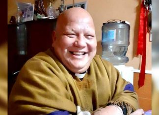 De COVID-19, murió un cura villero.