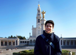 La conmovedora historia del adolescente aficionado a la tecnología que será Santo.