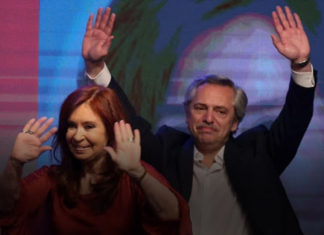 Más de la mitad desaprueba la gestión del Gobierno y el 48% votaría hoy a un opositor, según M&F.