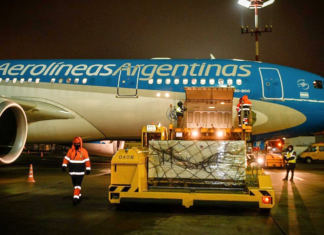 Vuelve a Moscú el avión por más vacunas rusas.