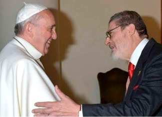 De coronavirus, murió el médico del Papa Francisco.