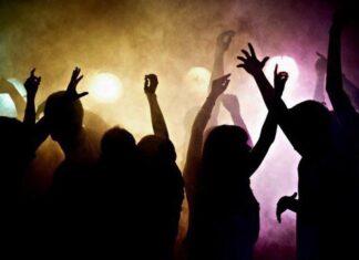 Deberá pagar una multa de $700.000 por organizar una fiesta clandestina en La Plata.