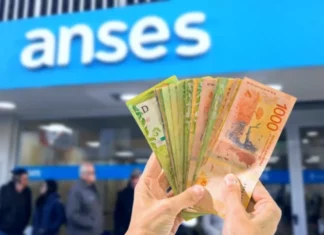 El Gobierno oficializó el pago de un bono de 10 mil pesos para jubilados que cobran la mínima